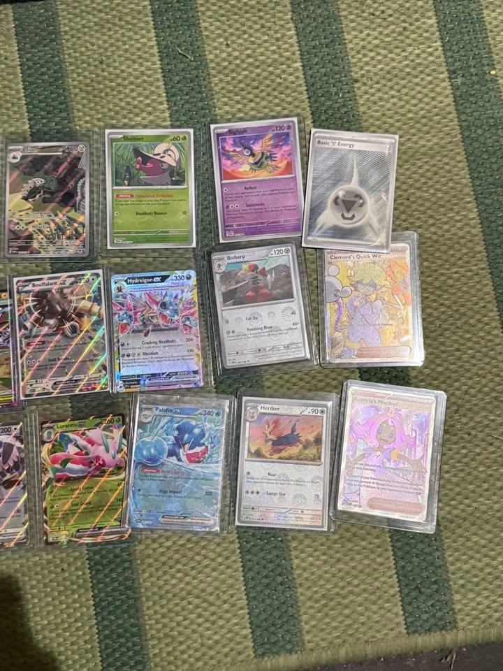 Huge Pokemon Lot - photo 2