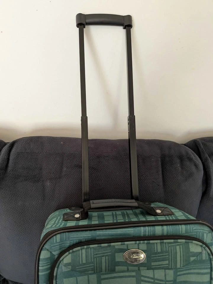 Jetstream Rolling Suitcase - photo 4