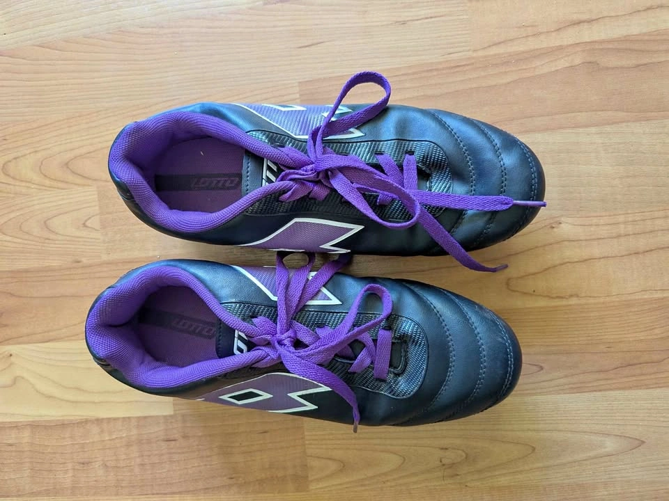 Lotto Women's Soccer Cleats