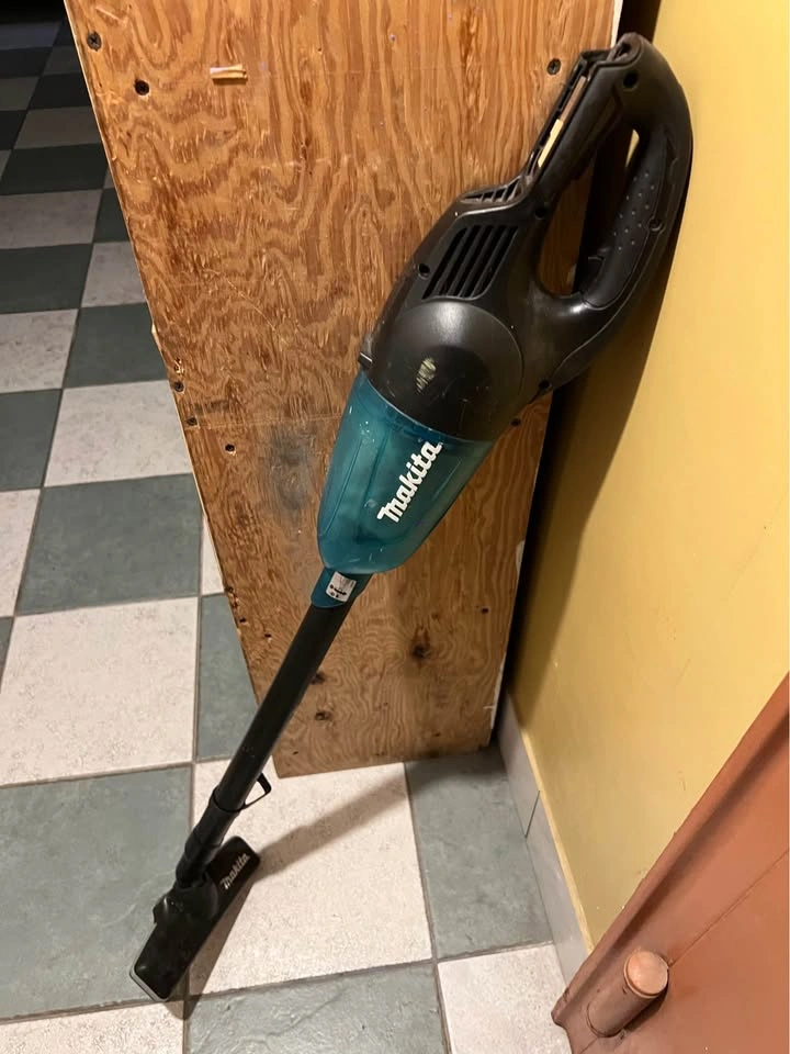 Makita 18V LXT Cordless Vacuum (TOOL ONLY) - photo 4