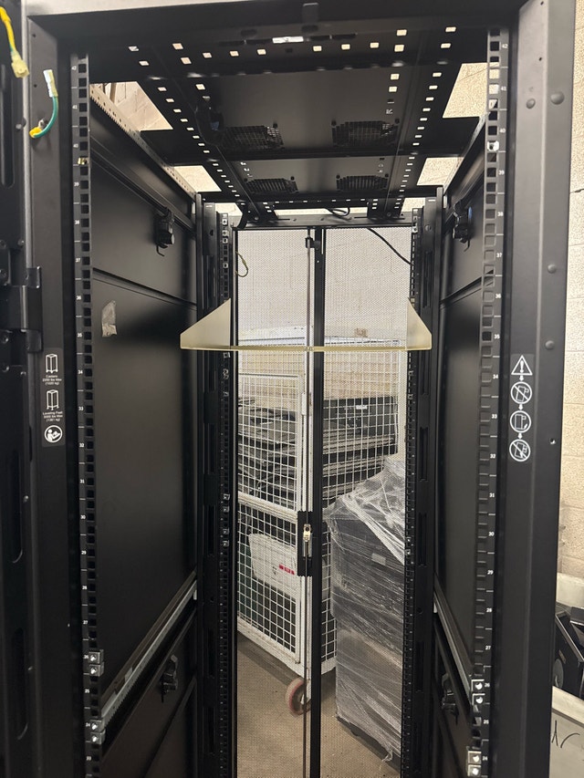 APC Server Rack - photo 3