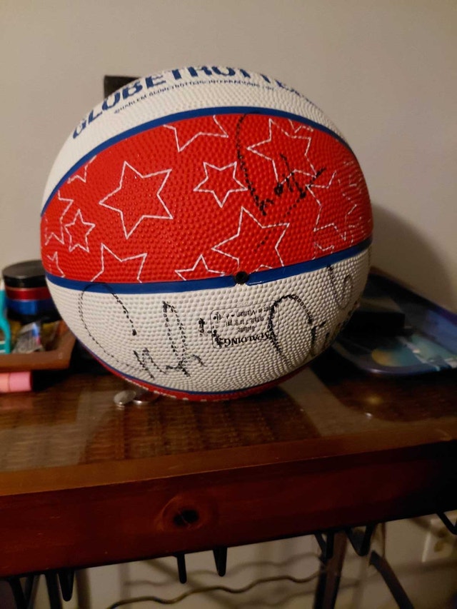 2019 world tour Globetrotters signed basketball - photo 2