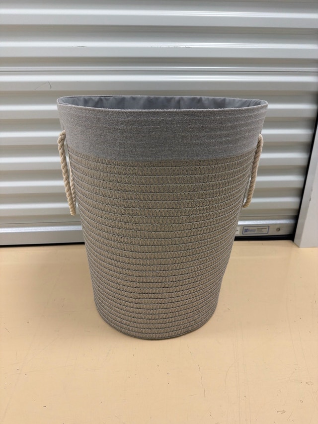 Laundry hamper