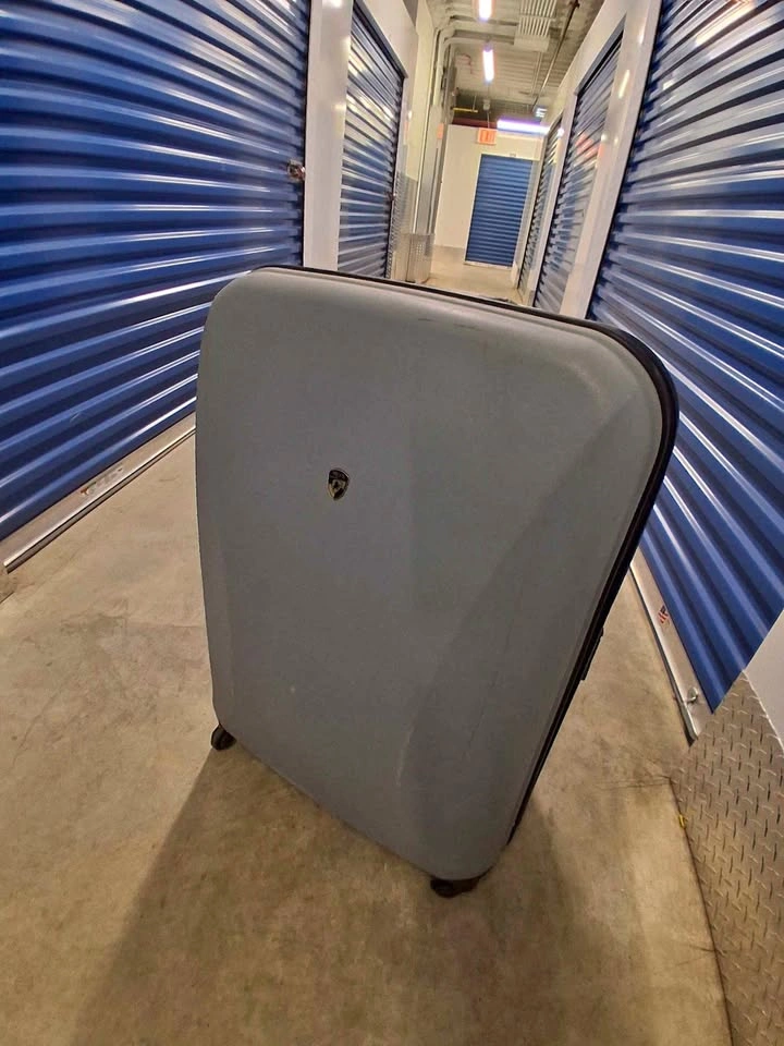 Large hard shell spinning suitcase luggage