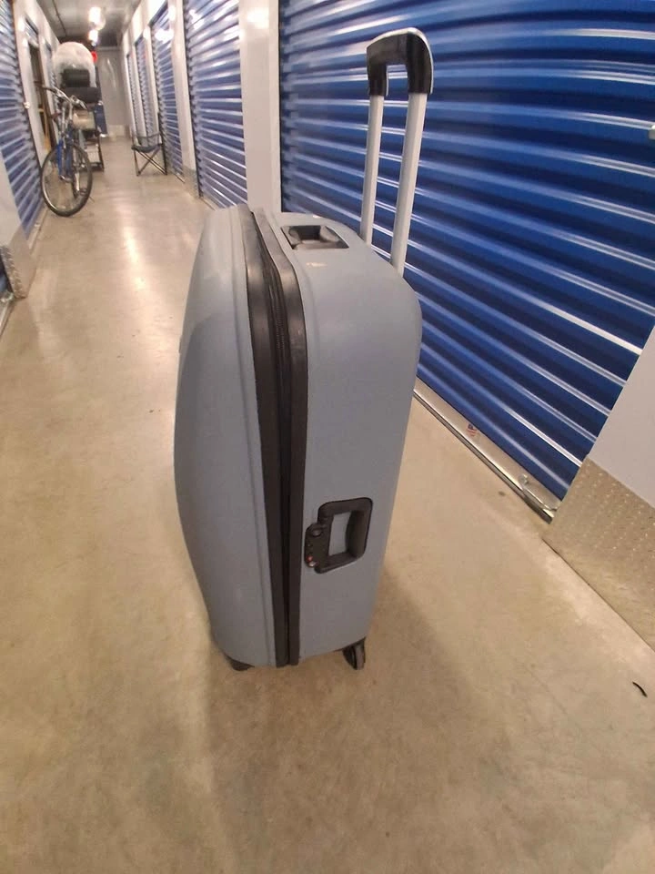 Large hard shell spinning suitcase luggage - photo 4
