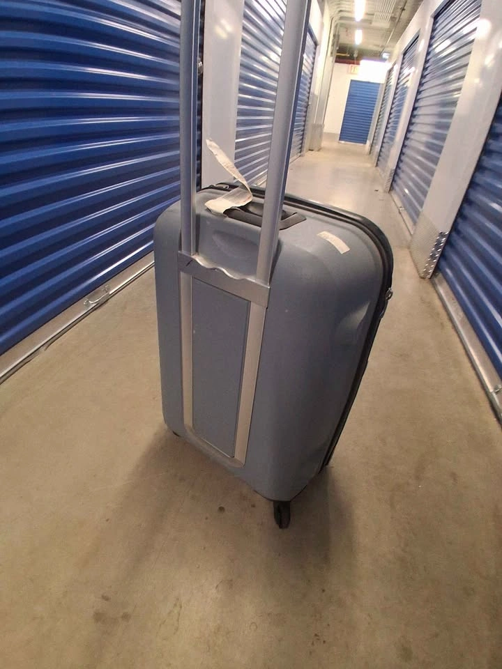 Medium Hardside Spinner Suitcase - photo 2