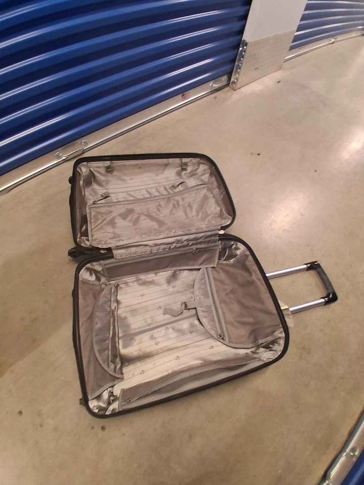 Medium Hardside Spinner Suitcase - photo 3