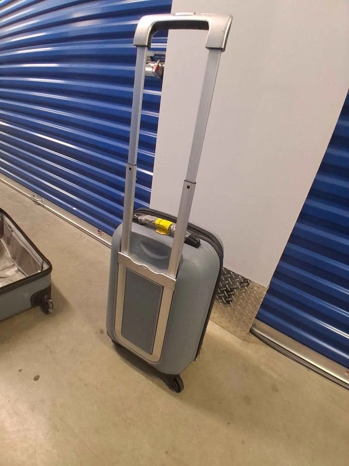 Hard shell carry-on luggage - photo 2