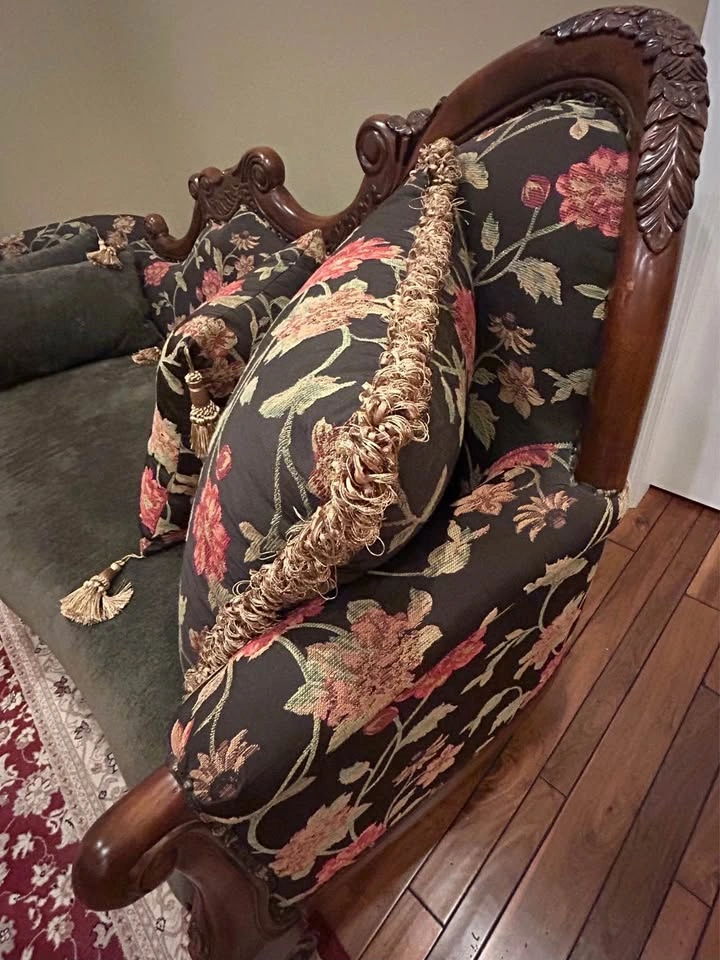 Hand-Carved Wood Frame Floral Tapestry Chaise Lounge - photo 4