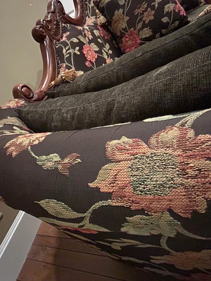 Hand-Carved Wood Frame Floral Tapestry Chaise Lounge - photo 5