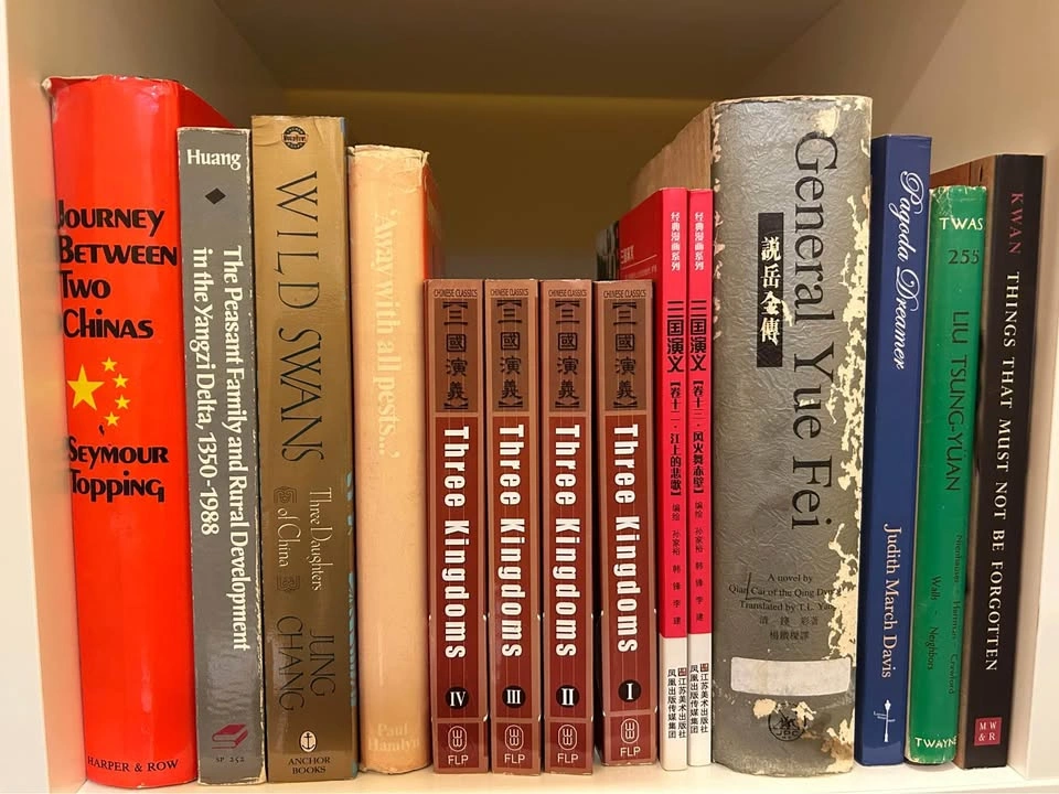 Assorted English Books - photo 4