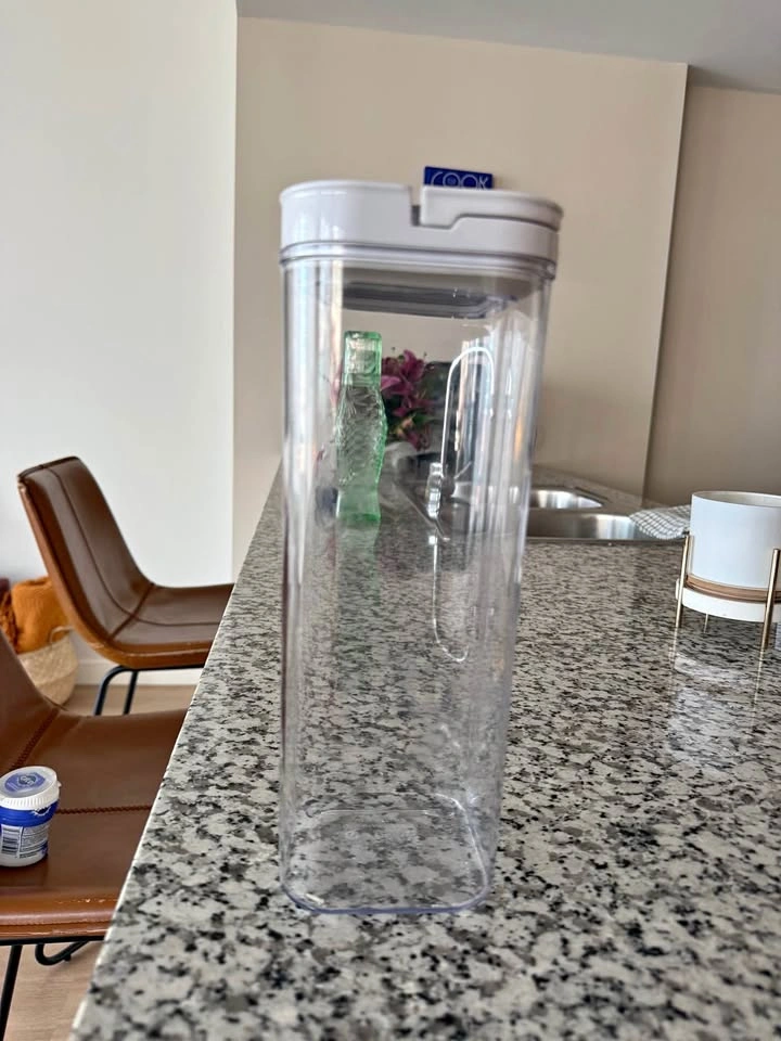 2.3L Airtight Food Storage Container