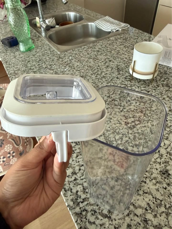 2.3L Airtight Food Storage Container - photo 2