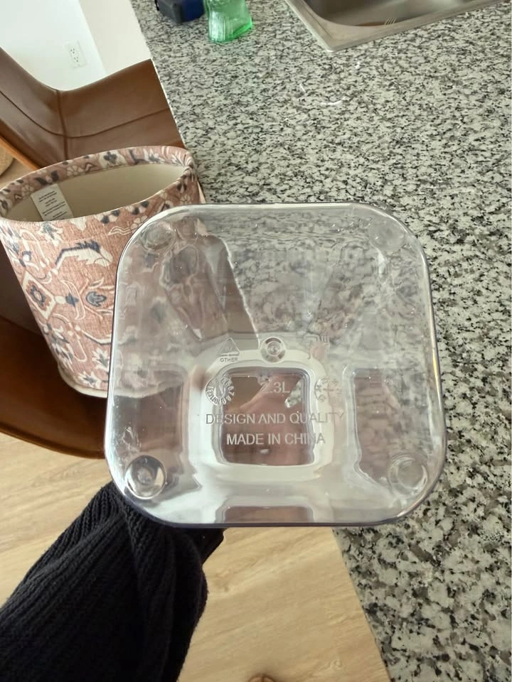 2.3L Airtight Food Storage Container - photo 3
