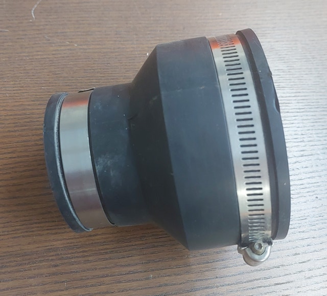 Rubber Reducer Coupling – 2" to 1½" with Stainless Clamps - photo 2