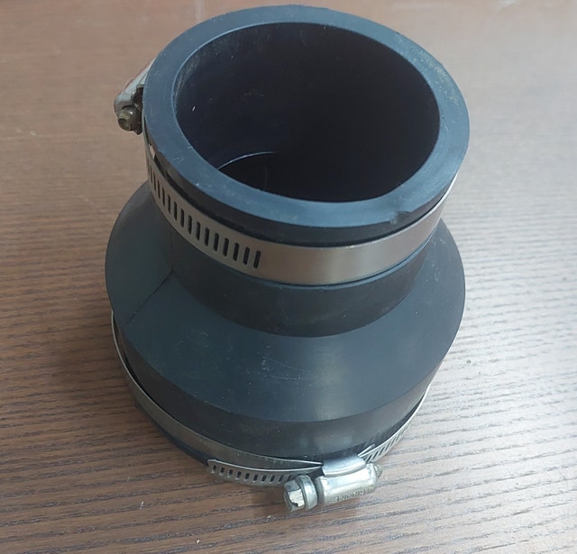 Rubber Reducer Coupling – 2" to 1½" with Stainless Clamps - photo 3