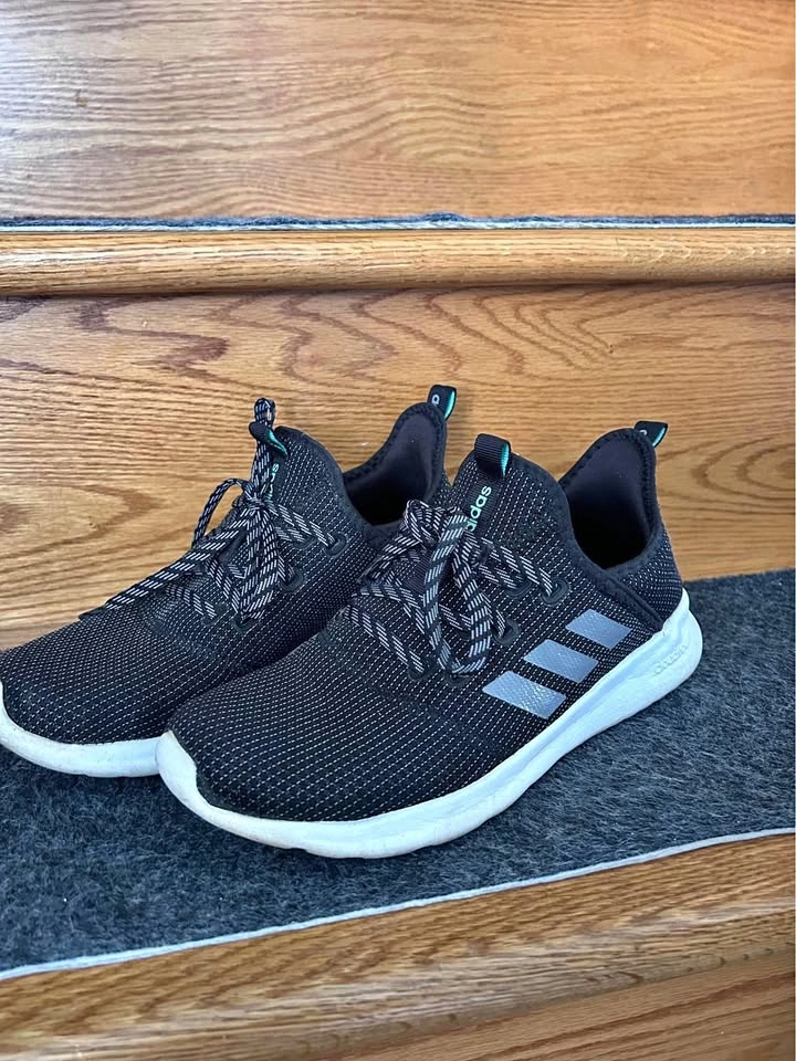 Women’s Adidas Black Shoes - Size 7