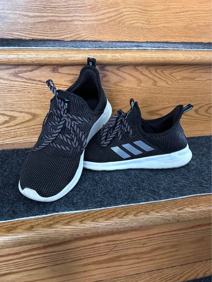 Women’s Adidas Black Shoes - Size 7 - photo 2