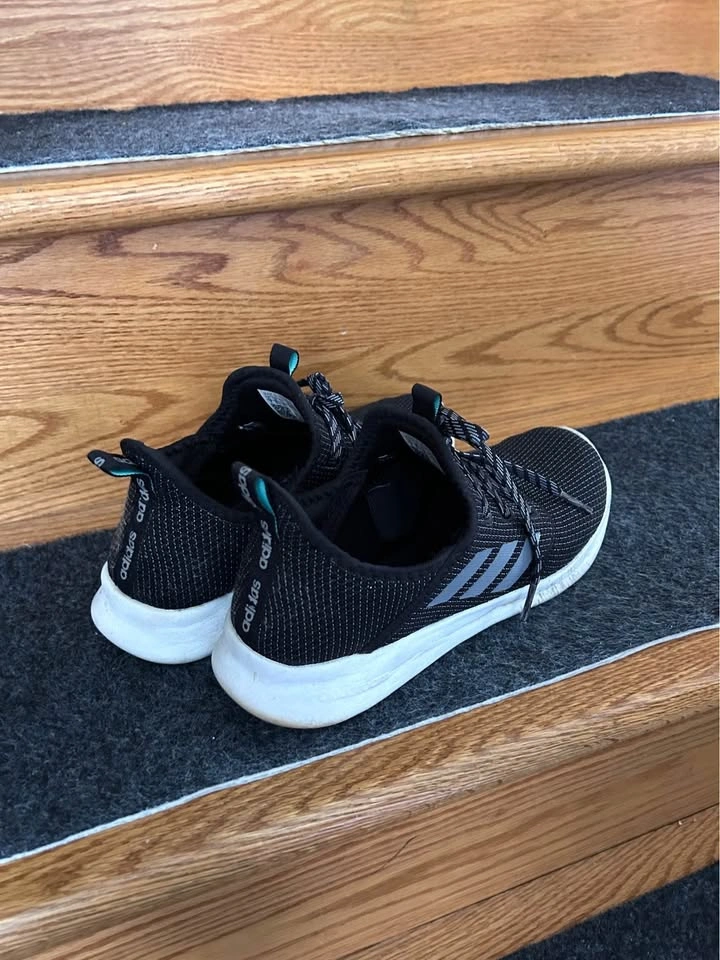 Women’s Adidas Black Shoes - Size 7 - photo 3