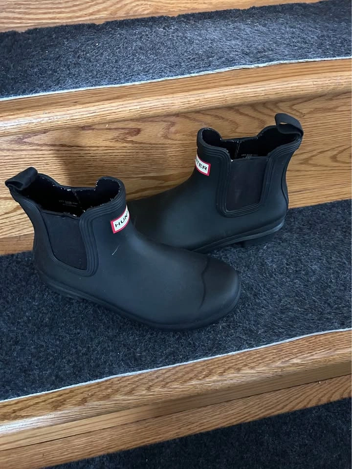 Women’s Hunter Rain Boots - Size 7 - photo 2