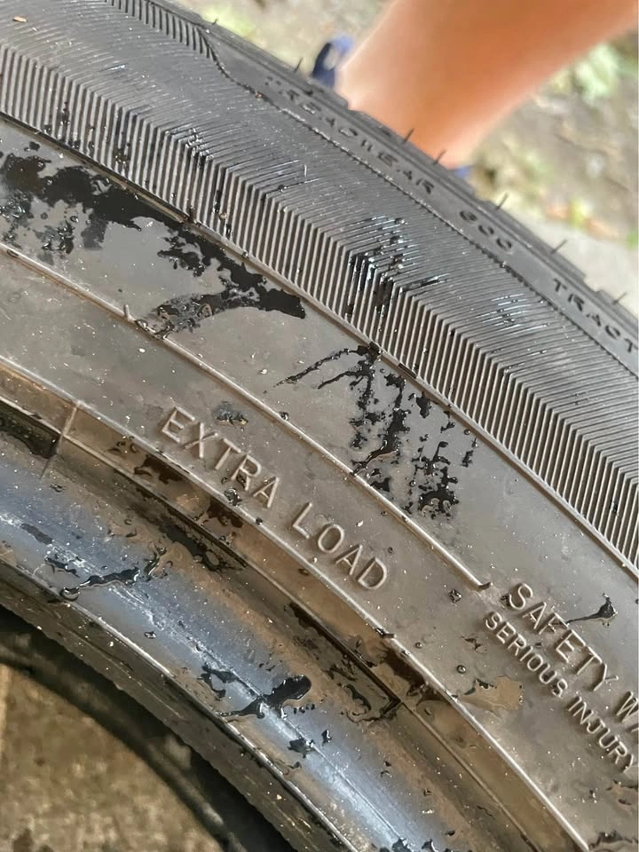 235/60R18 Sumitomo All Season Tires - Set of 2 - photo 4