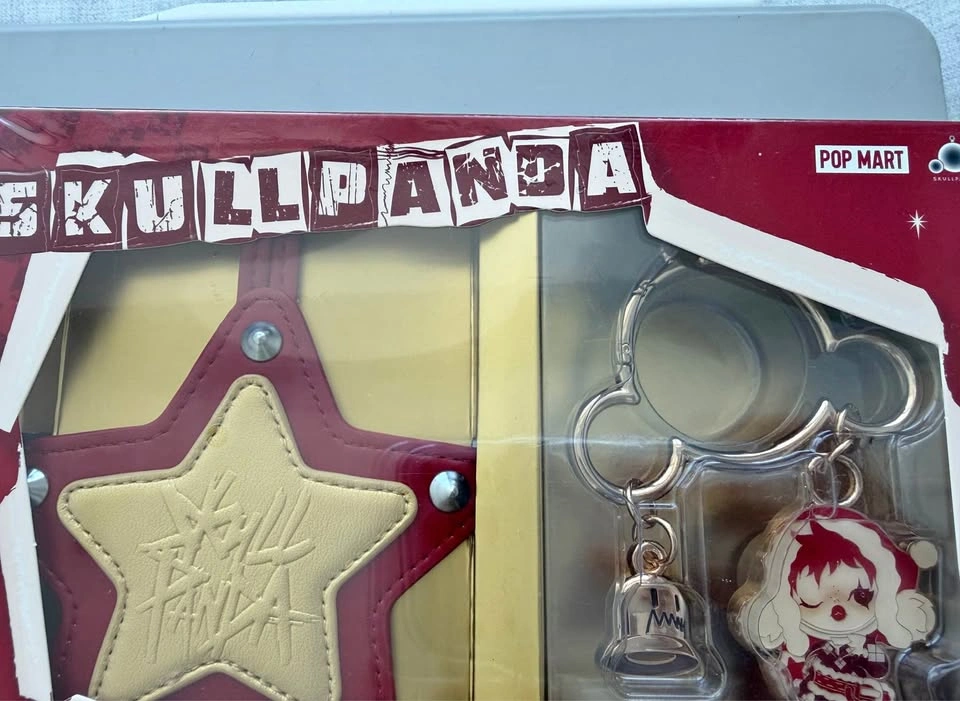 Pop mart skullpanda pendant still on the job