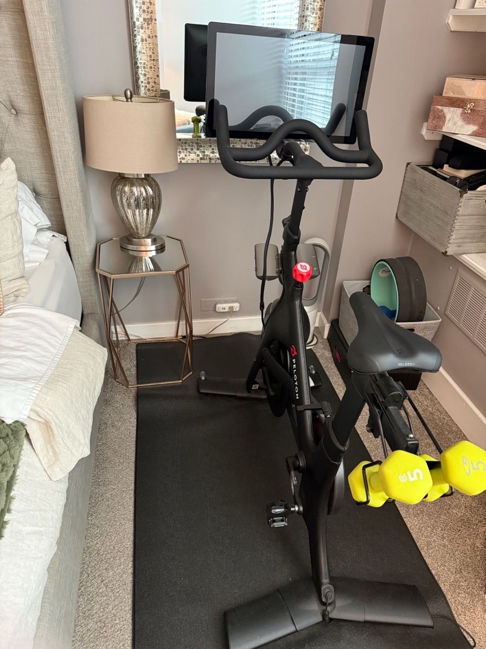 Peloton Indoor Exercise Bike with Screen - photo 2