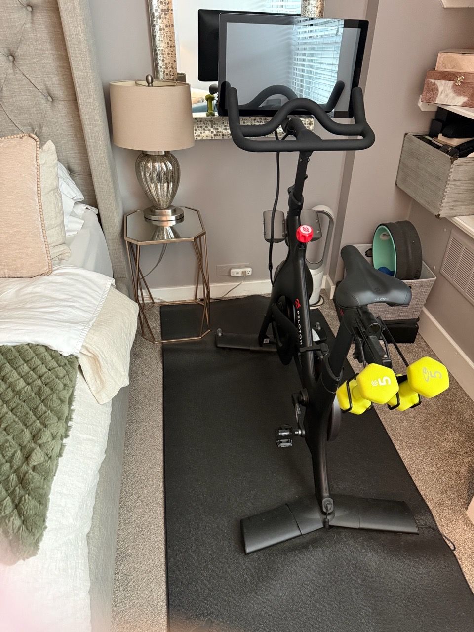 Peloton Indoor Exercise Bike with Screen - photo 3