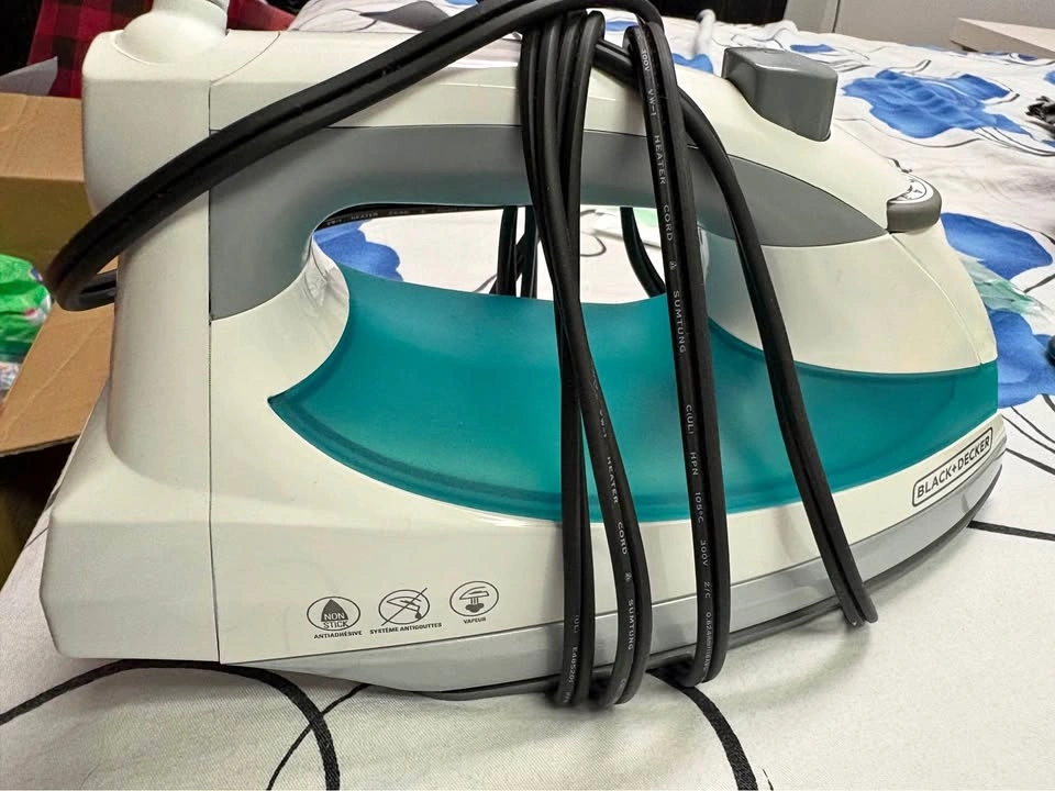 black and decker iron