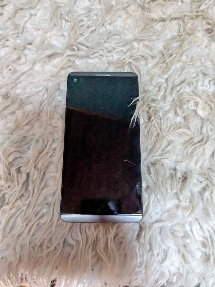 LG v20 ** needs battery**