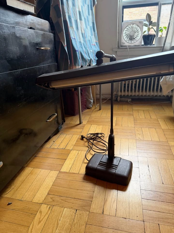 Vintage Mid-Century Dazor Floating Arm Desk Lamp - photo 4