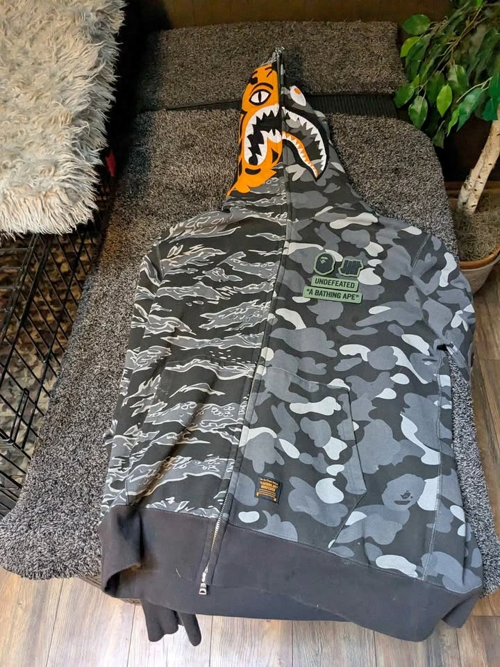 Bape undefeated zip up hoodie 2xl rare authentic