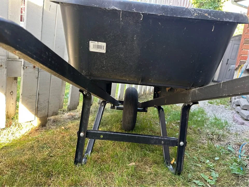 Wheelbarrow UnionTools 5 cu ft image indicator(2)