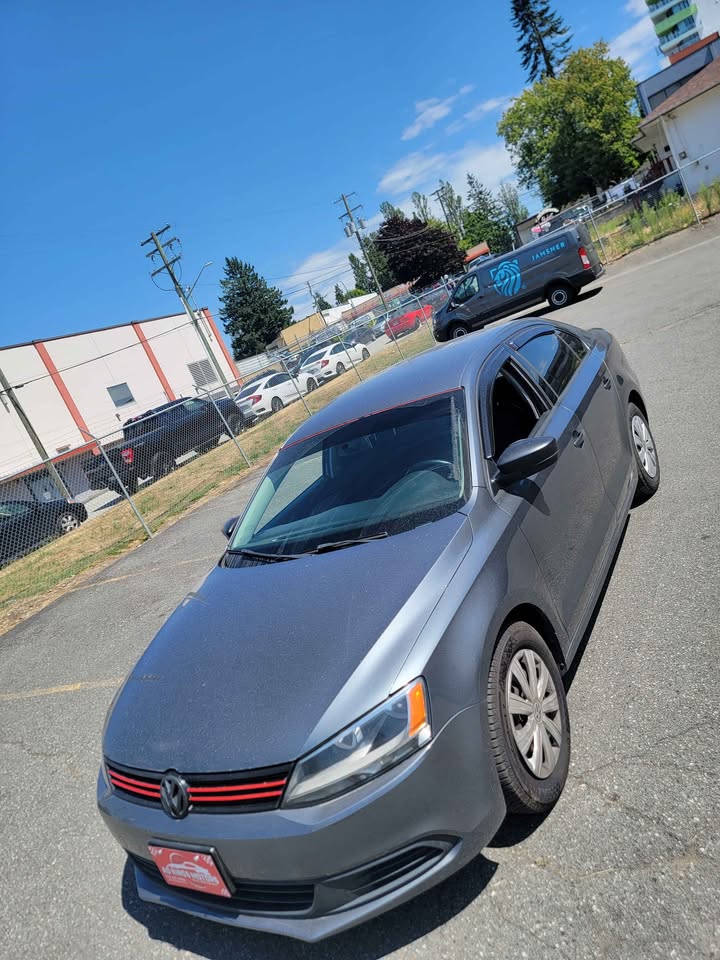 2011 Volkswagen Jetta - photo 2