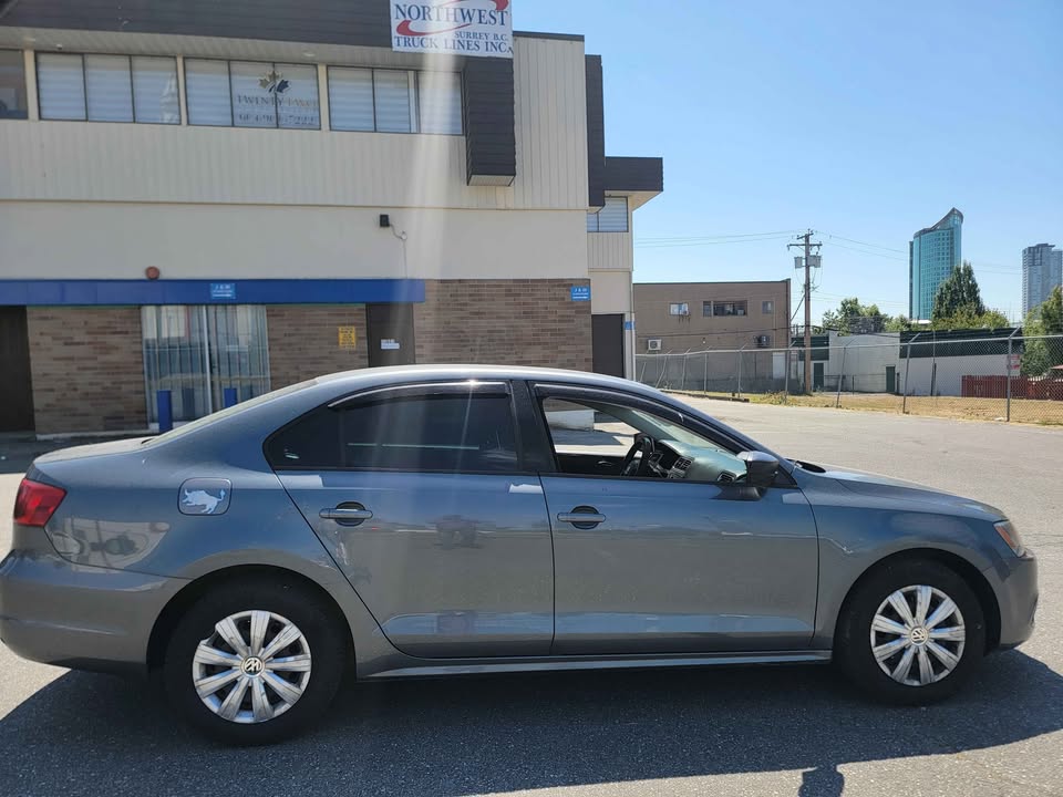 2011 Volkswagen Jetta - photo 4