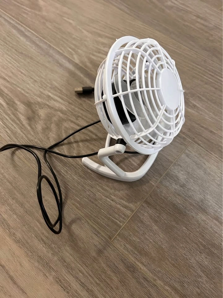 Mini USB Personal Desk Fan – Portable & Adjustable Angle (White) - photo 2