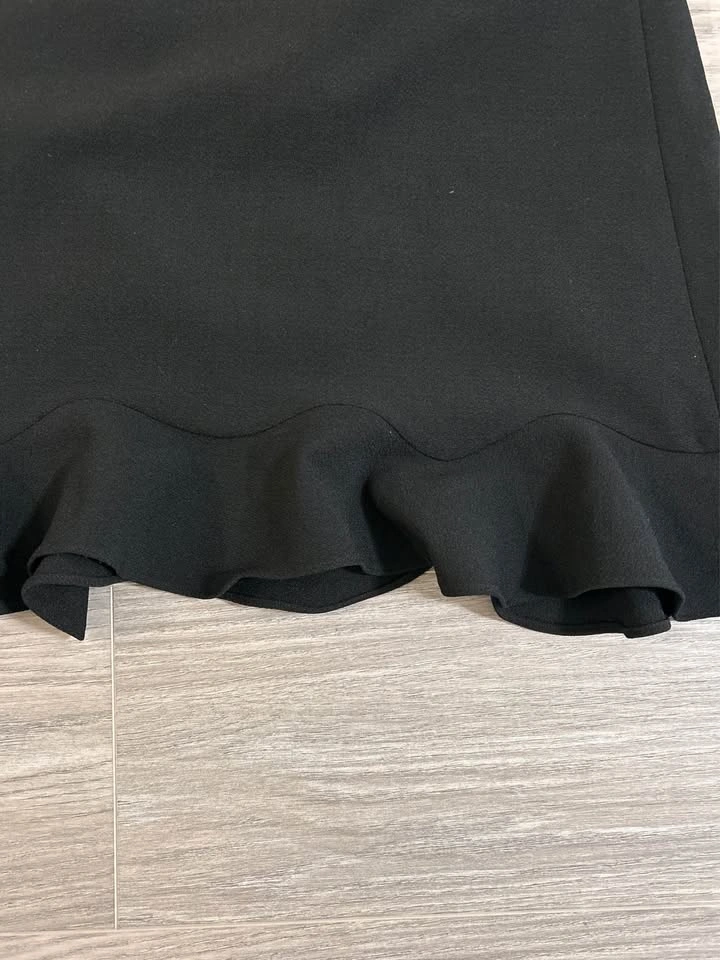 Black Ruffled Hem Mini / Knee-Length Skirt – Women’s Size 8 - photo 3