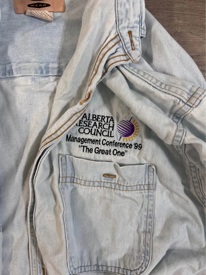 Light Wash Denim Button-Down Shirt – Men’s Large (Made in Canada - photo 2