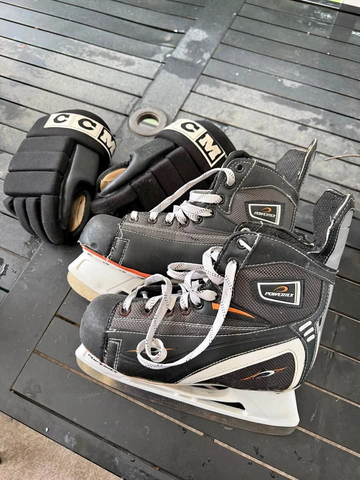 Powertek SR6 Ice Skates & CCM Gloves combo