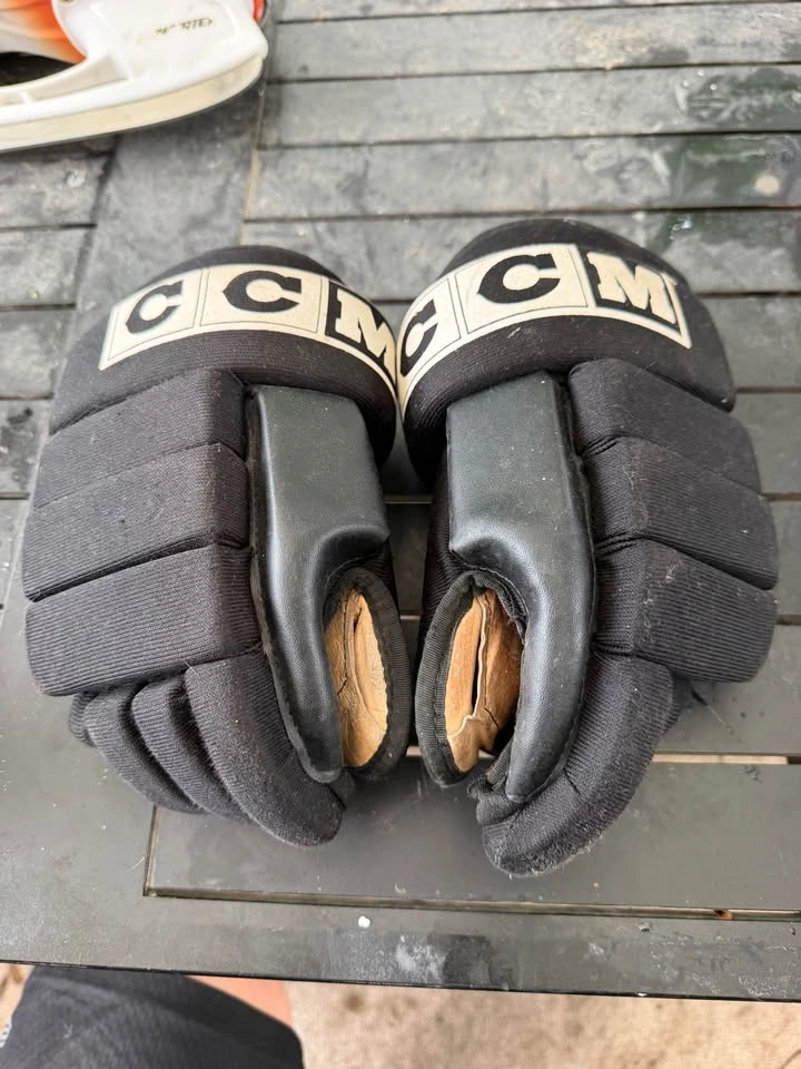 Powertek SR6 Ice Skates & CCM Gloves combo - photo 3