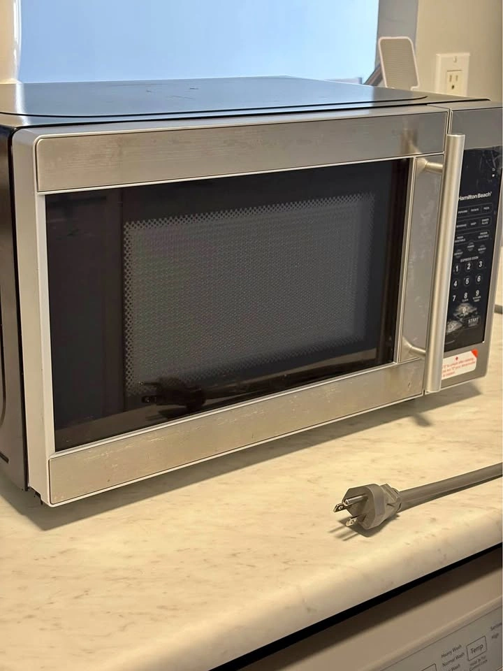 Hamilton Beach Microwave (Mint Condition) - photo 3