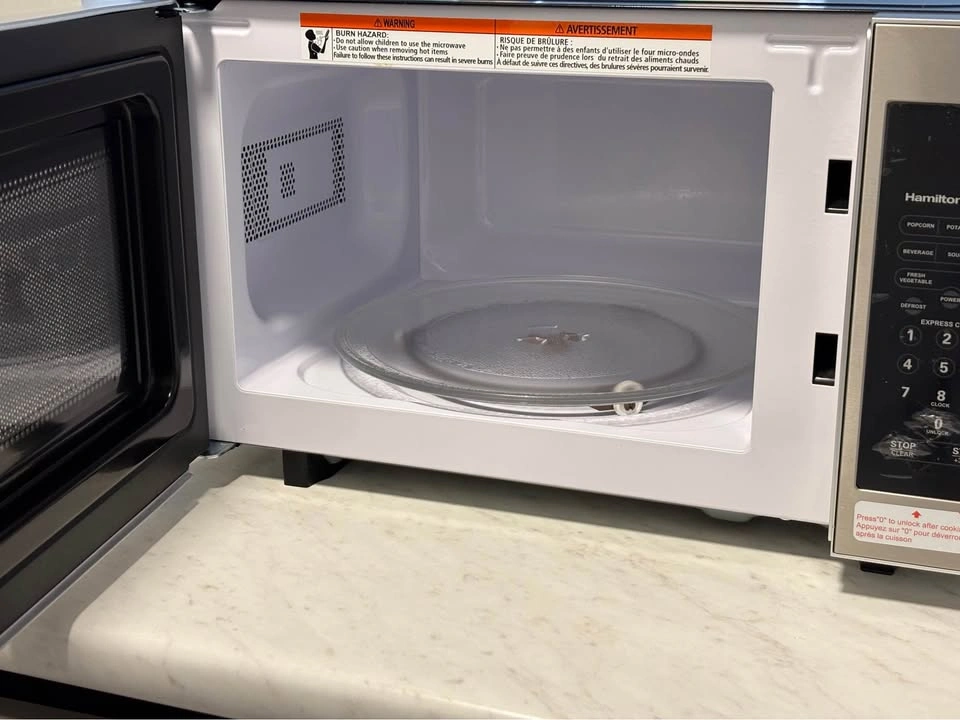 Hamilton Beach Microwave (Mint Condition) - photo 4