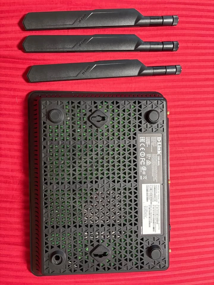 D-Link DIR-880L Wireless AC1900 Dual Band Gigabit Router - photo 2
