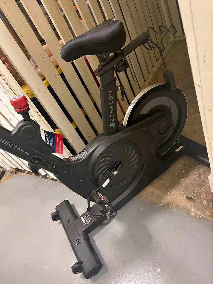 Echelon Connect EX4s+ Spin Bike with 15.6 in. Touch-screen