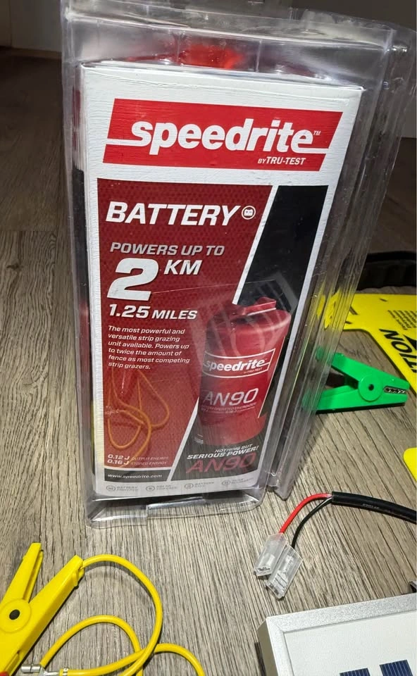 Electric fence energizer
