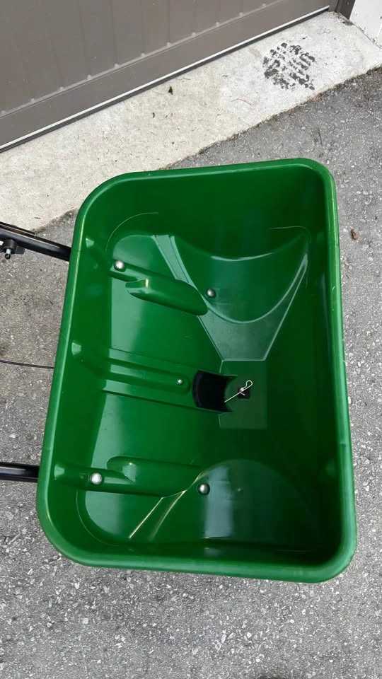 Scotts Broadcast Spreader - photo 5