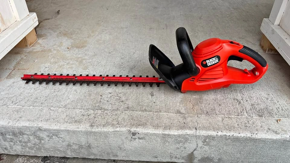 Black&Decker 22-inch Corded Electric Hedge Trimmer