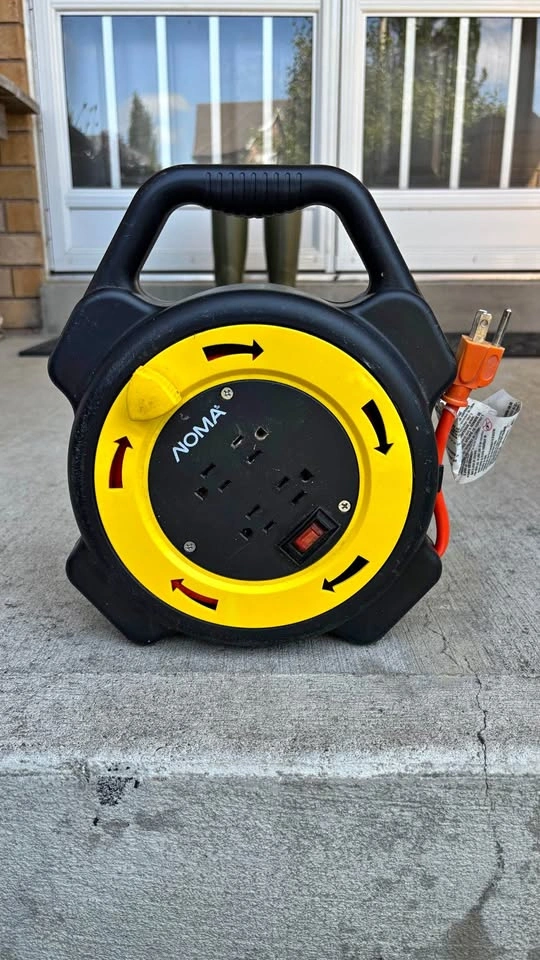 Noma 25 foot extension cord on reel with sockets