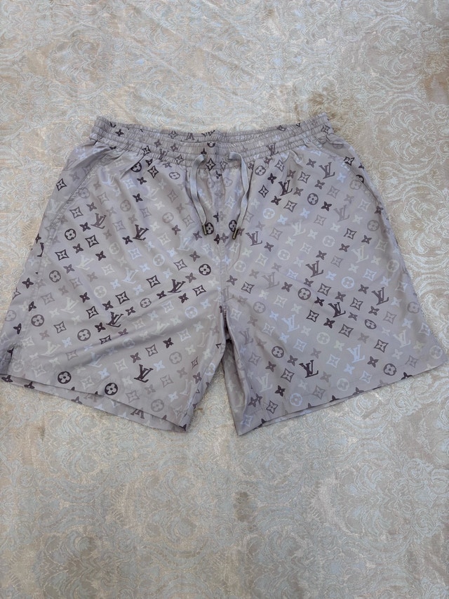 Louis Vuitton shorts - size Large