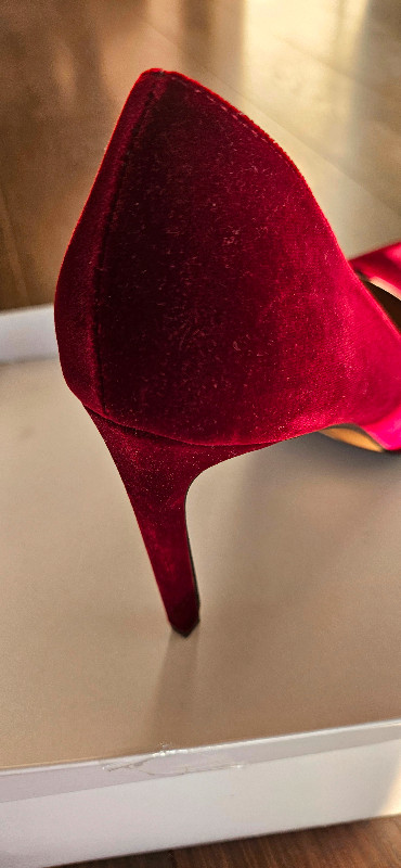 Negotiable - Brand new Size 7 - Velvet Maroon dress shoes - photo 3